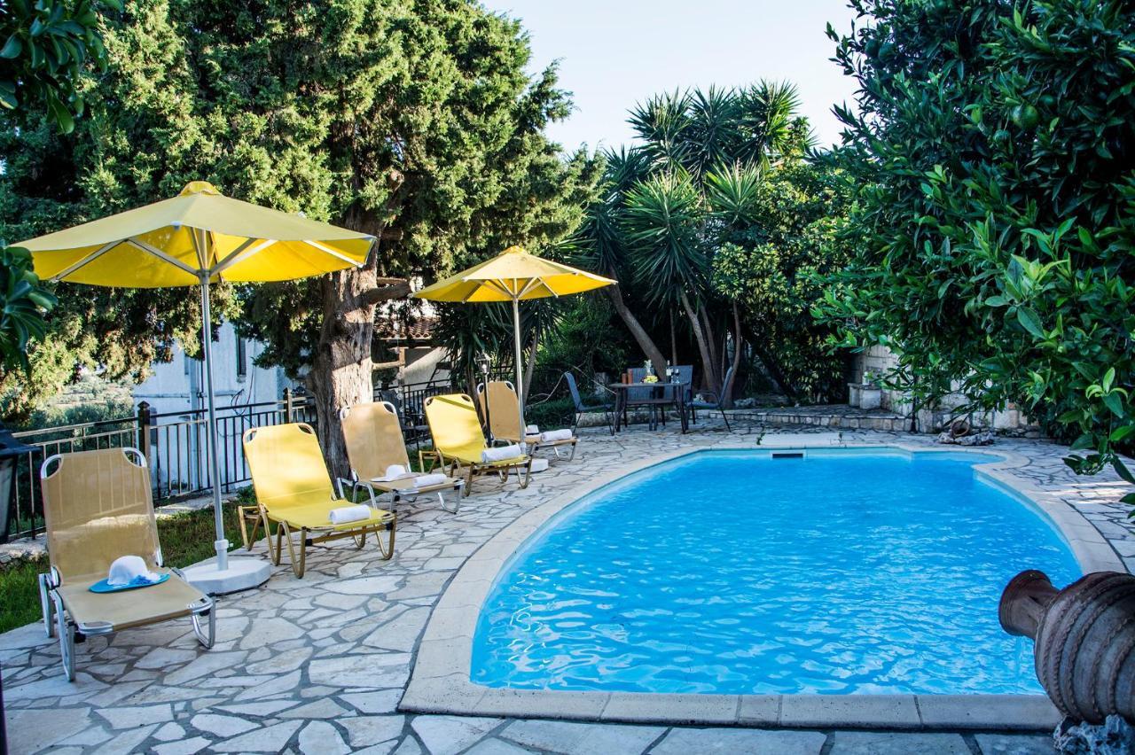 Villa Dimitris Kalamítsion Amigdhálion Bagian luar foto