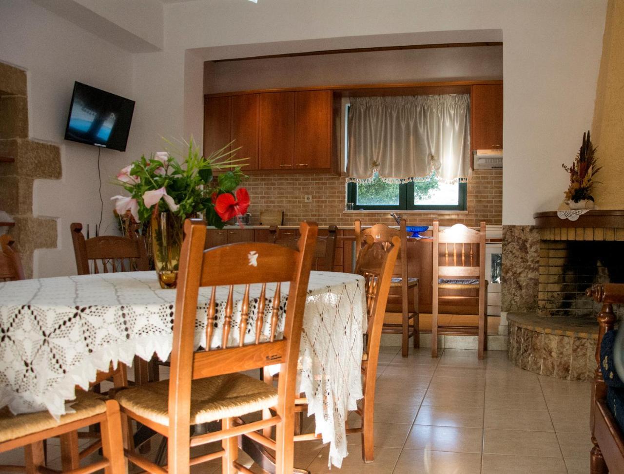 Villa Dimitris Kalamítsion Amigdhálion Bagian luar foto