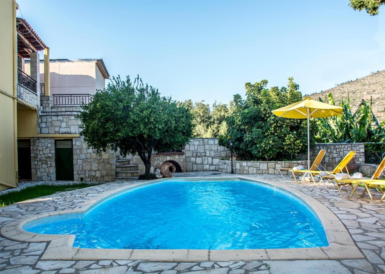 Villa Dimitris Kalamítsion Amigdhálion Bagian luar foto