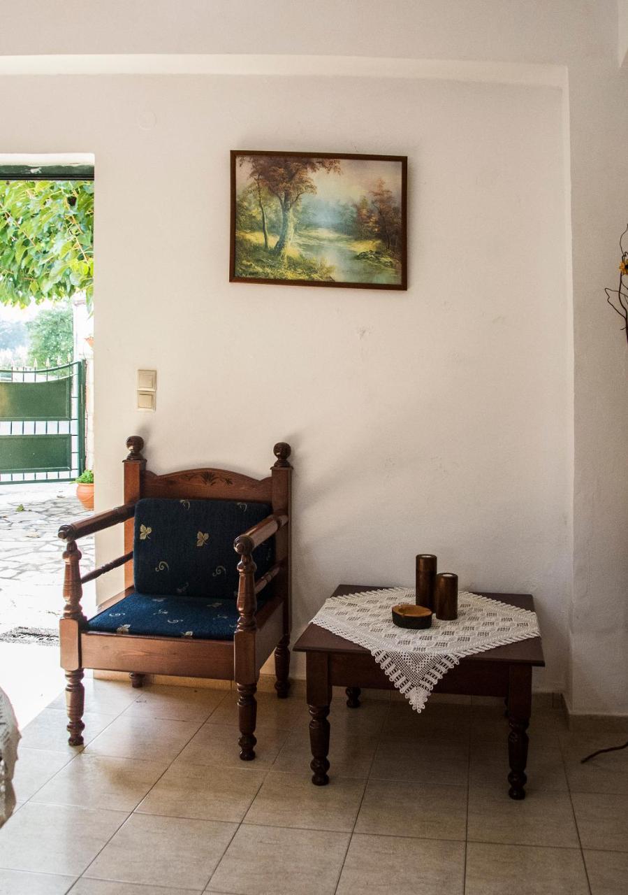 Villa Dimitris Kalamítsion Amigdhálion Bagian luar foto